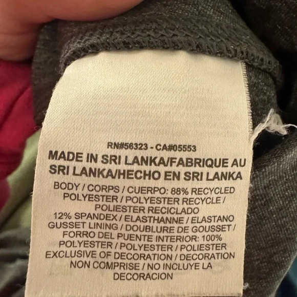 Gray Nike Dri Fit Capri Legging Cropped Size XS Like New 88% Recycled Polyester - Picture 8 of 8